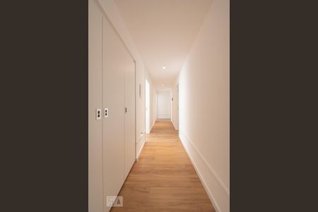 Apartamento à venda com 400m², 4 quartos e 2 vagasCorredor para os quartos