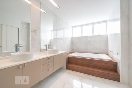 Apartamento à venda com 400m², 4 quartos e 2 vagasBanheiro da suíte 1