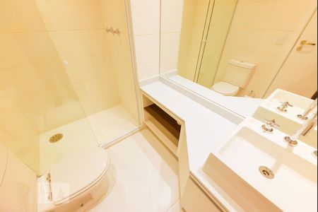 Banheiro de kitnet/studio para alugar com 1 quarto, 44m² em Pinheiros, São Paulo