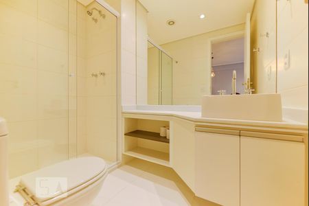 Banheiro de kitnet/studio para alugar com 1 quarto, 44m² em Pinheiros, São Paulo