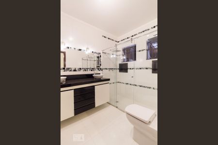 Casa à venda com 255m², 4 quartos e 2 vagasBanheiro da suíte 02