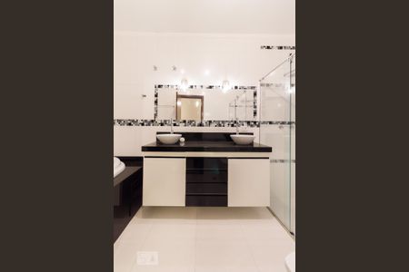 Casa à venda com 255m², 4 quartos e 2 vagasBanheiro da suíte 02
