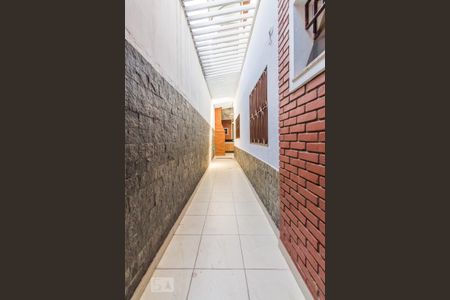 Casa à venda com 255m², 4 quartos e 2 vagasCorredor externo