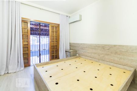 Casa à venda com 255m², 4 quartos e 2 vagasSuíte 02