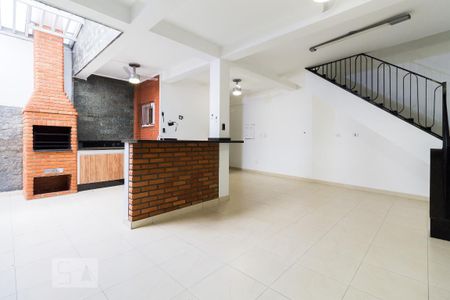Casa à venda com 255m², 4 quartos e 2 vagasSalão e churrasqueira