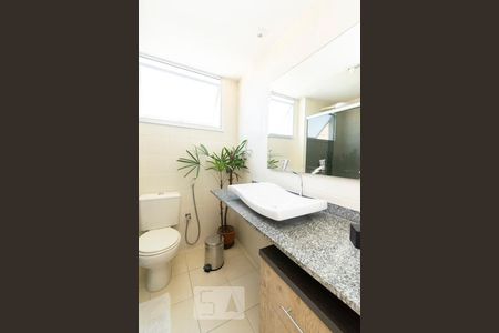 Banheiro Social de apartamento à venda com 3 quartos, 112m² em Ingá, Niterói