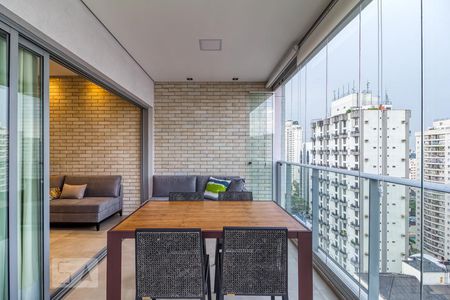 Varanda de kitnet/studio para alugar com 1 quarto, 46m² em Moema, São Paulo