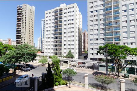 Vista da sacada de apartamento para alugar com 2 quartos, 43m² em Cambuí, Campinas
