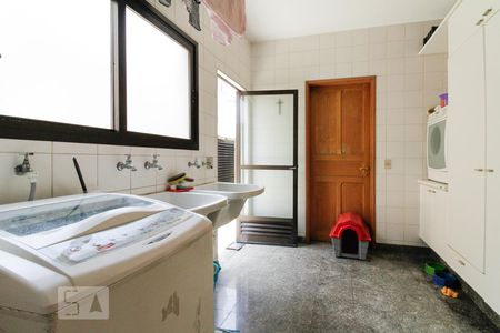 Casa de condomínio para alugar com 400m², 4 quartos e 4 vagas Casa de condomínio para alugar com 400m², 4 quartos e 4 vagasÁrea de Serviço
