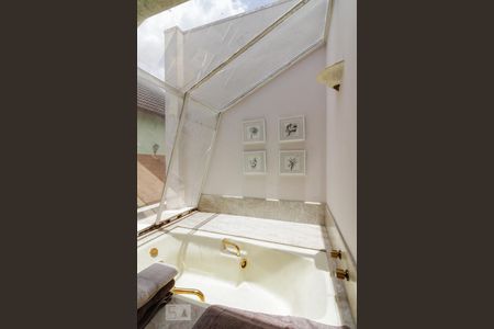 Casa de condomínio para alugar com 400m², 4 quartos e 4 vagas Casa de condomínio para alugar com 400m², 4 quartos e 4 vagasBanheiro Suíte