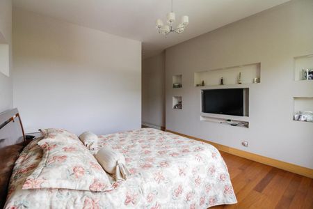 Casa de condomínio para alugar com 400m², 4 quartos e 4 vagas Casa de condomínio para alugar com 400m², 4 quartos e 4 vagasSuíte