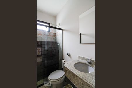 Casa de condomínio para alugar com 400m², 4 quartos e 4 vagas Casa de condomínio para alugar com 400m², 4 quartos e 4 vagasBanheiro Externo