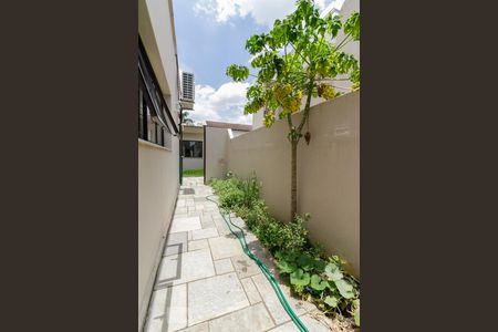 Casa de condomínio para alugar com 400m², 4 quartos e 4 vagas Casa de condomínio para alugar com 400m², 4 quartos e 4 vagasCorredor Externo