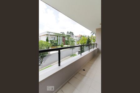 Casa de condomínio para alugar com 400m², 4 quartos e 4 vagas Casa de condomínio para alugar com 400m², 4 quartos e 4 vagasVaranda