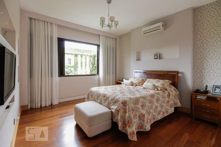Casa de condomínio para alugar com 400m², 4 quartos e 4 vagas Casa de condomínio para alugar com 400m², 4 quartos e 4 vagasSuíte