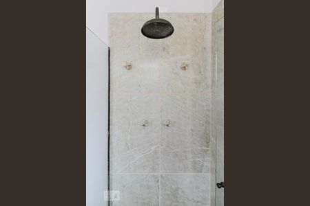 Casa de condomínio para alugar com 400m², 4 quartos e 4 vagas Casa de condomínio para alugar com 400m², 4 quartos e 4 vagasBanheiro