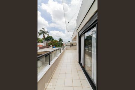Casa de condomínio para alugar com 400m², 4 quartos e 4 vagas Casa de condomínio para alugar com 400m², 4 quartos e 4 vagasVaranda
