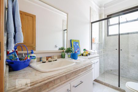Casa de condomínio para alugar com 400m², 4 quartos e 4 vagas Casa de condomínio para alugar com 400m², 4 quartos e 4 vagasBanheiro Suíte 2