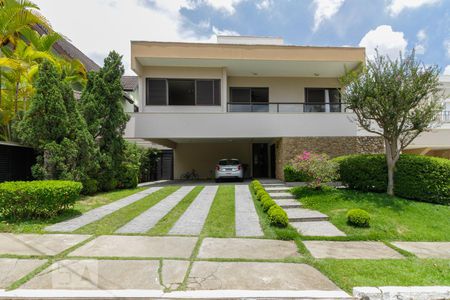 Casa de condomínio para alugar com 400m², 4 quartos e 4 vagas Casa de condomínio para alugar com 400m², 4 quartos e 4 vagasFachada