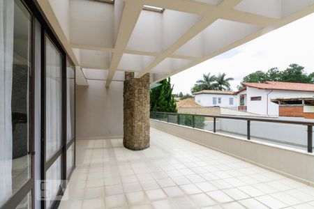 Casa de condomínio para alugar com 400m², 4 quartos e 4 vagas Casa de condomínio para alugar com 400m², 4 quartos e 4 vagasVaranda