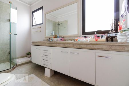 Casa de condomínio para alugar com 400m², 4 quartos e 4 vagas Casa de condomínio para alugar com 400m², 4 quartos e 4 vagasBanheiro