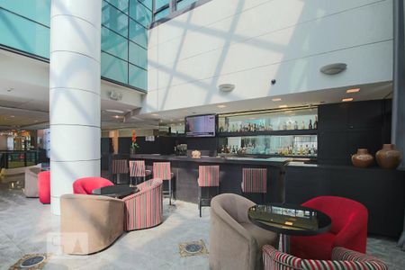 Studio para alugar com 35m², 1 quarto e 1 vaga Studio para alugar com 35m², 1 quarto e 1 vagaBar