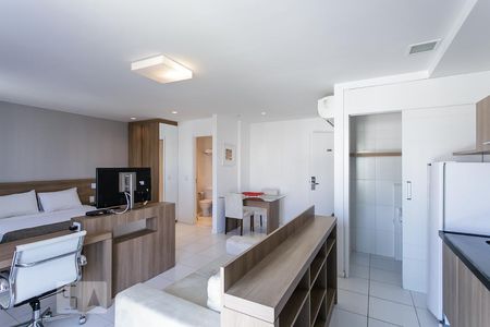 Sala/Quarto de apartamento para alugar com 2 quartos, 75m² em Jacarepaguá, Rio de Janeiro