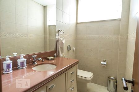 Casa para alugar com 416m², 5 quartos e 4 vagasBanheiro 3