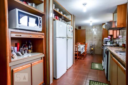 Casa para alugar com 416m², 5 quartos e 4 vagasCozinha