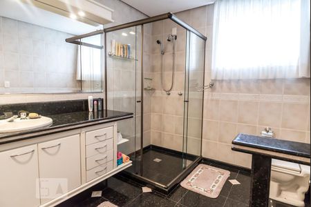 Casa para alugar com 416m², 5 quartos e 4 vagasBanheiro 2