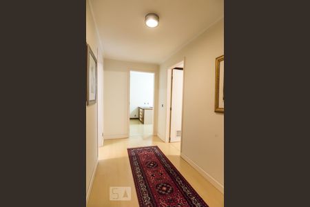 Casa para alugar com 416m², 5 quartos e 4 vagasCorredor