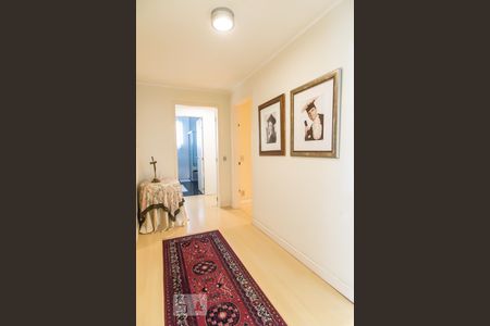 Casa para alugar com 416m², 5 quartos e 4 vagasCorredor