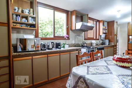 Casa para alugar com 416m², 5 quartos e 4 vagasCozinha