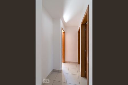 Corredor de apartamento para alugar com 3 quartos, 71m² em São Francisco, Belo Horizonte