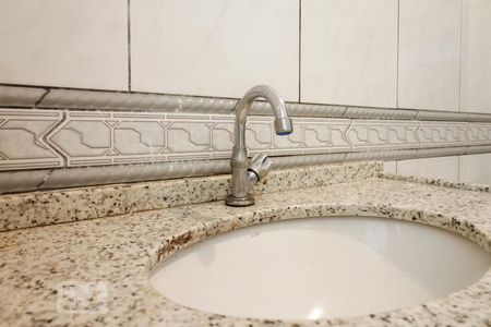 Banheiro de apartamento para alugar com 3 quartos, 61m² em Km 18, Osasco