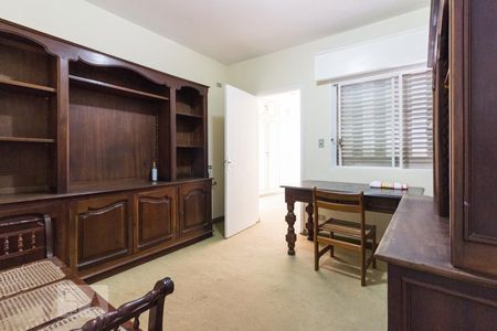 Casa para alugar com 240m², 4 quartos e 3 vagasEscritorio