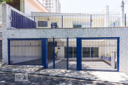 Casa para alugar com 240m², 4 quartos e 3 vagasFachada