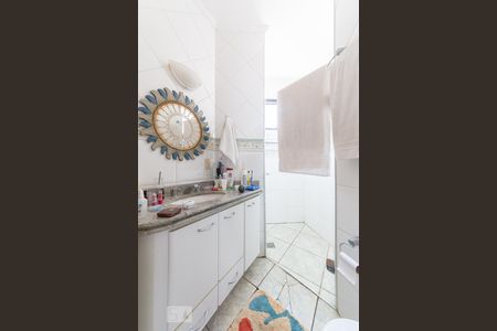 Banheiro de apartamento à venda com 3 quartos, 122m² em Centro, Campinas