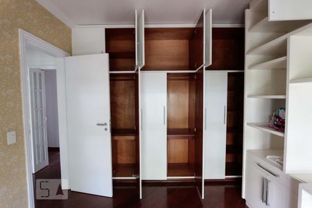 Apartamento à venda com 227m², 4 quartos e 3 vagasQuarto