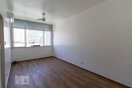 Sala de kitnet/studio para alugar com 1 quarto, 24m² em Laranjeiras, Rio de Janeiro