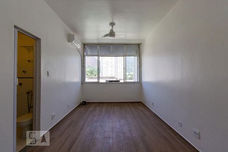 Sala de kitnet/studio para alugar com 1 quarto, 24m² em Laranjeiras, Rio de Janeiro
