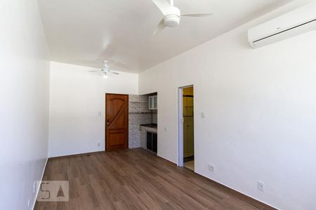 Sala de kitnet/studio para alugar com 1 quarto, 24m² em Laranjeiras, Rio de Janeiro