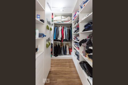 Apartamento à venda com 76m², 2 quartos e 2 vagasCloset da suíte