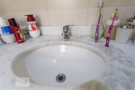 Apartamento à venda com 76m², 2 quartos e 2 vagasBanheiro da suíte