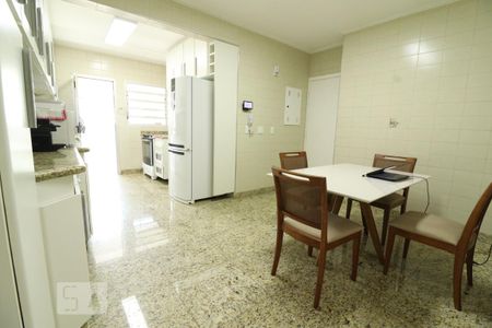 Apartamento à venda com 180m², 4 quartos e 2 vagasCozinha
