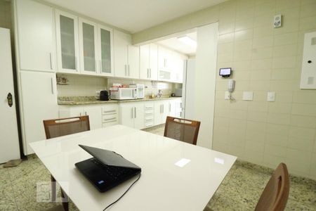 Apartamento à venda com 180m², 4 quartos e 2 vagasCozinha