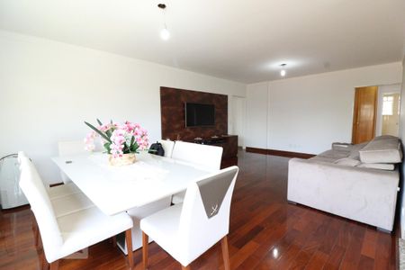 Apartamento à venda com 180m², 4 quartos e 2 vagasSala