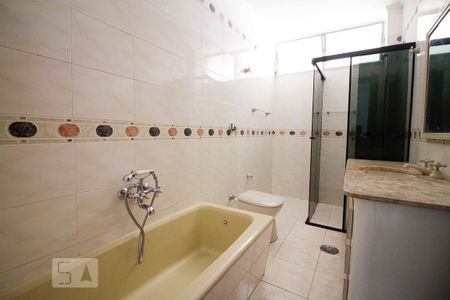Banheiro de apartamento para alugar com 3 quartos, 150m² em Alto da Lapa, São Paulo
