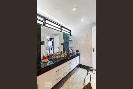 Apartamento à venda com 325m², 4 quartos e 4 vagasBanheiro Suíte 1