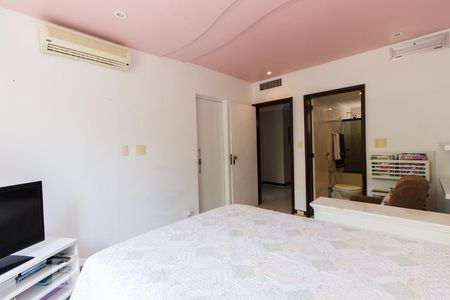 Apartamento à venda com 325m², 4 quartos e 4 vagasSuíte 2